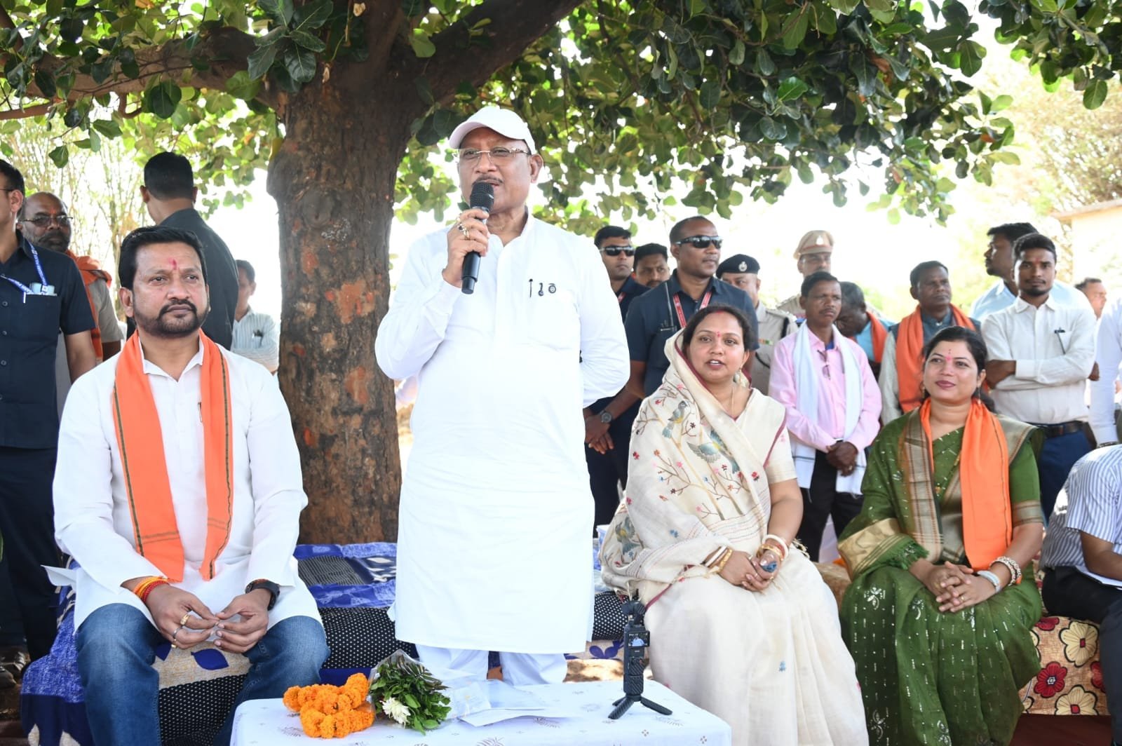 कटहल और गुलमोहर की छांव में मुख्यमंत्री ने लगाई चौपाल: केसीजी जिले के सरोधी  गांव में उतरा सुशासन - Satyamev News